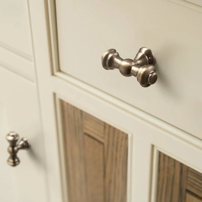 アンティークブロンズのキャビネットドアハンドル、ヴィンテージ - Vintage Furniture Hardware Pulls のレビューと価格